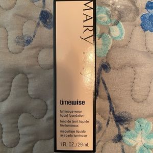 MK Timewise Luminous Wear Foundation Ivory 7